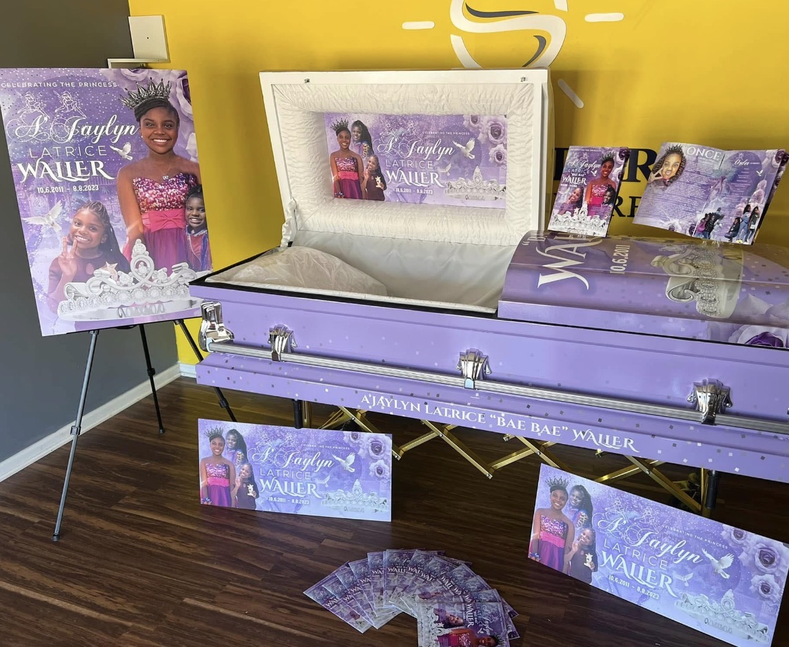 Coordinated obituary programs and funeral displays